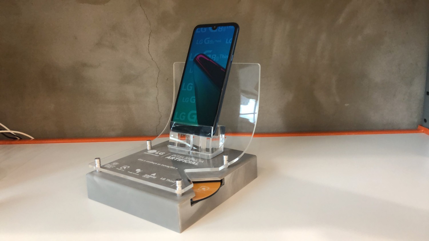 LG - LG  Smartphones Interactive Display - 3